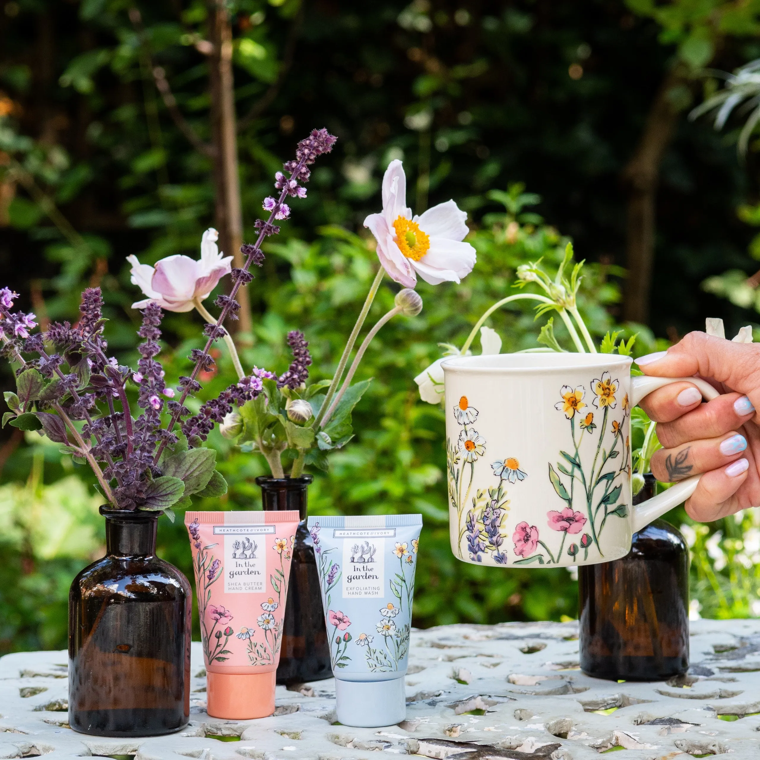 In The Garden Tea Break Hand Essentials